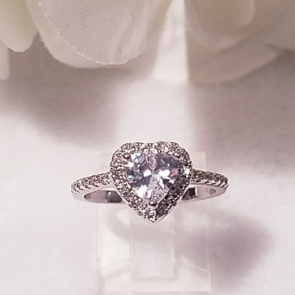 💎Gorgeous Heart Shaped CZ Ring - Picture 7 of 7